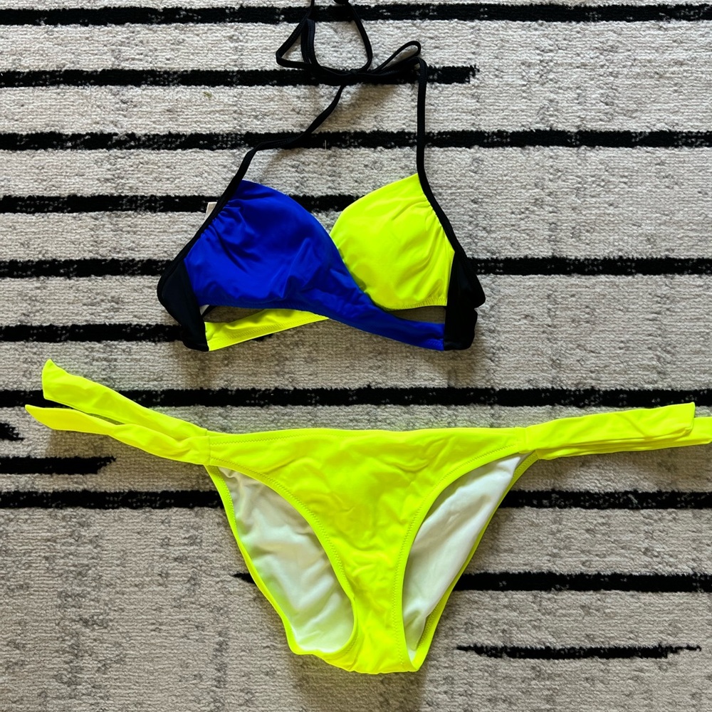PINK bikini set. Color block top and bottom.